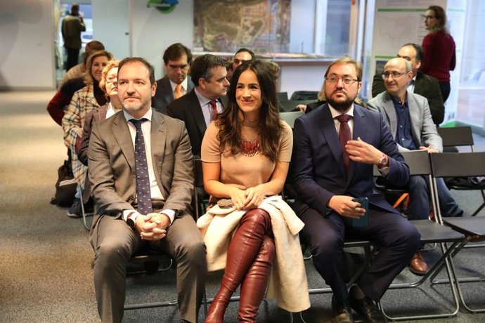 La vicealcaldesa de Madrid, Begoña Villacís, junto al delegado de Desarrollo Urbano, Mariano Fuentes, y el concejal del distrito de Hortaleza, Alberto Serrano.