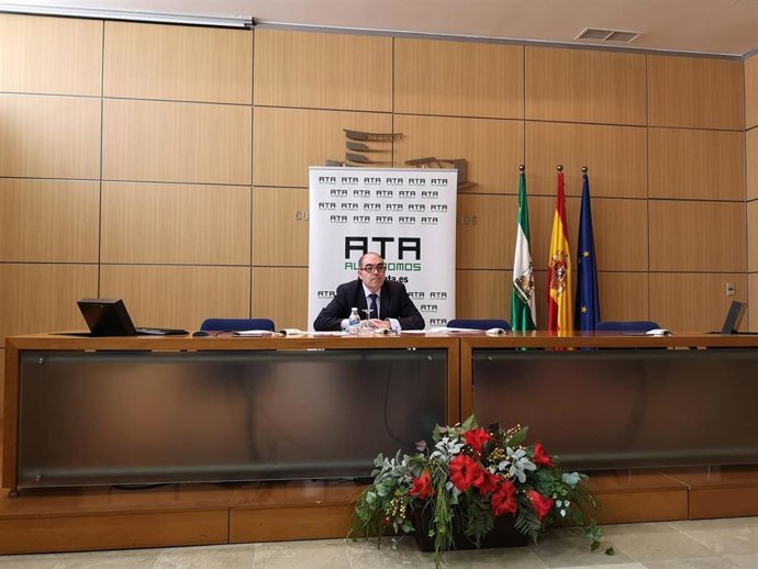 El presidente nacional de ATA, Lorenzo Amor, en la presentación del informe este jueves en Sevilla.