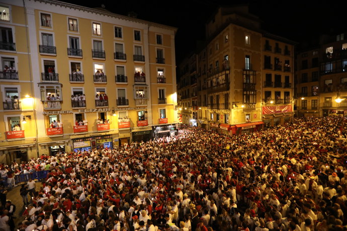 Final de las fiestas de San Fermín con el 'Pobre de mí' en Pamplona