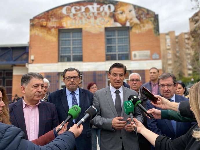 EL alcalde de Granada, Luis Salvador, en el anuncio de los transformadores en la zona Norte