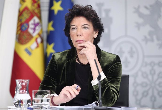 La ministra de Educación y Formación Profesional en funciones, Isabel Celaá, en rueda de prensa tras la celebración del Consejo de Ministros del 8 de noviembre.