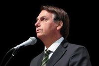 Bolsonaro dice que ya está lista la ley que permite explotar reservas indígenas de Brasil