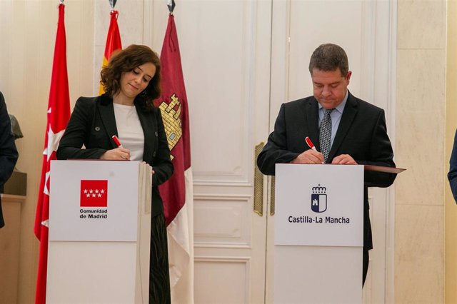 Firma del convenio del abono transporte entre Madrid y C-LM.