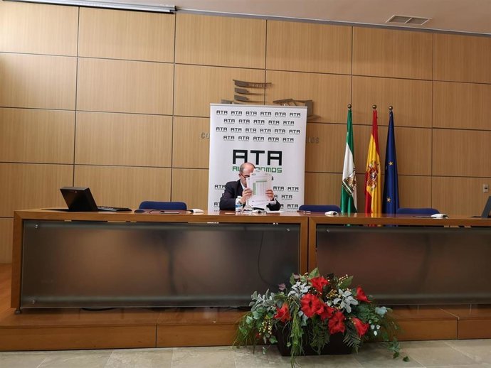 El presidente nacional de ATA, Lorenzo Amor, este jueves en rueda de prensa en Sevilla.