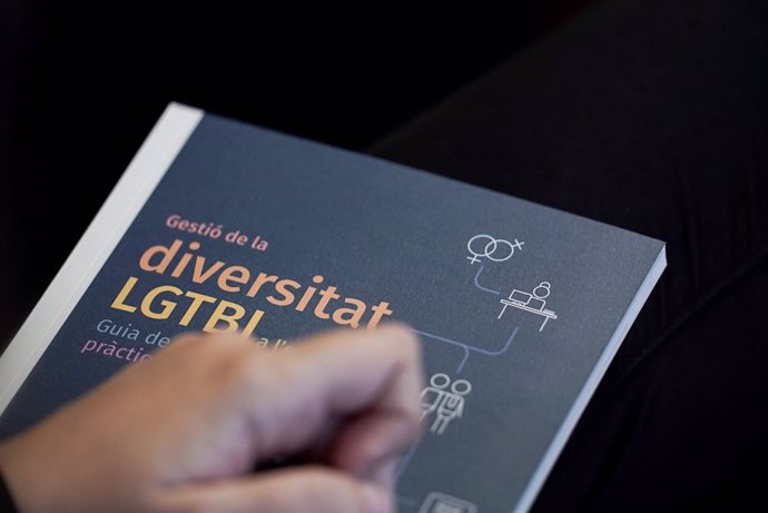 Barcelona edita una guia de bones prctiques LGTBI per a les empreses
