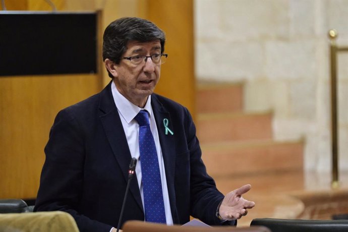 El vicepresidente y consejero de Turismo, Juan Marín, este jueves en el Pleno del Parlamento de Andalucía.
