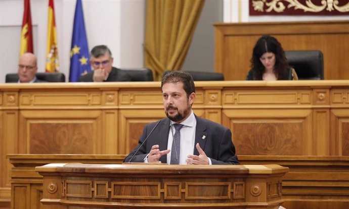 El diputado del PSOE en las Cortes de C-LM, Francisco Pérez Torrecilla, durante el debate del presupuesto de la región para 2020