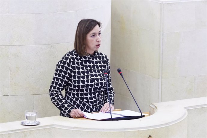 La consejera socialista de Economía y Hacienda de Cantabria, María Sánchez, interviene durante la sesión plenaria en el Parlamento de Cantabria para la aprobación de los Presupuestos de 2020, en Santander (España), a 19 de diciembre de 2019.