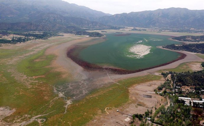 Vista de la laguna Aculeo, afectada por la sequía en Chile