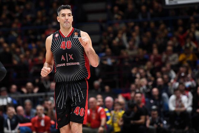 Luis Scola, en un partido con el Olimpia Milano.