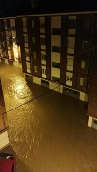 Al menos 25 personas afectadas por las inundaciones de esta noche en Reinosa