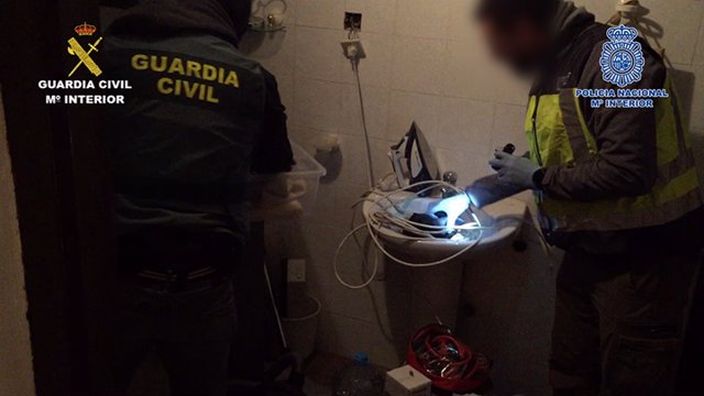 Operación conjunta e la Policía Nacional y de la Guardia Civil en Málaga que ha permitido desarticular dos organizaciones especializadas en robar todoterrenos de lujo en menos de 29 segundos