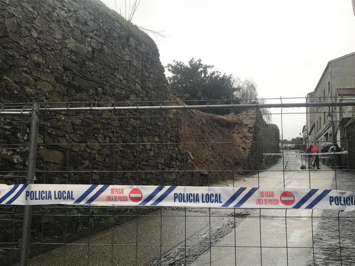 Muro del parque de Bonaval en Santiago tras la caída del muro que provocó la muerte de un hombre
