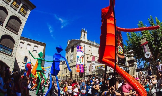 Representación teatral por la calle como la que llegará este domingo a León.
