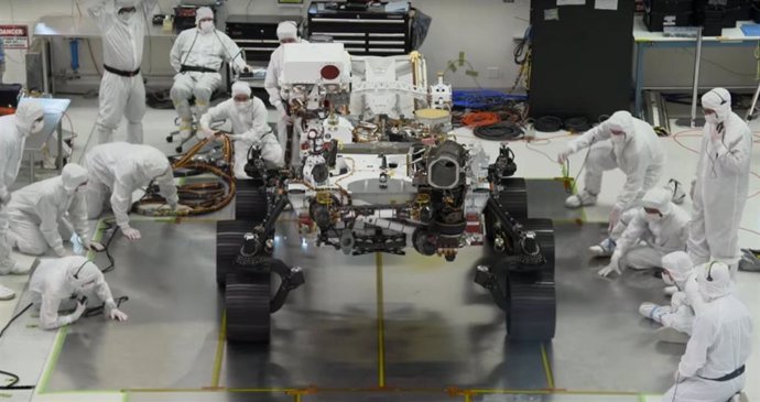 El rover Mars 2020 durante la primera prueba de movimiento