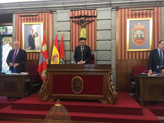 De la Rosa al inicio del último pleno del año en el Ayuntamiento de Burgos,