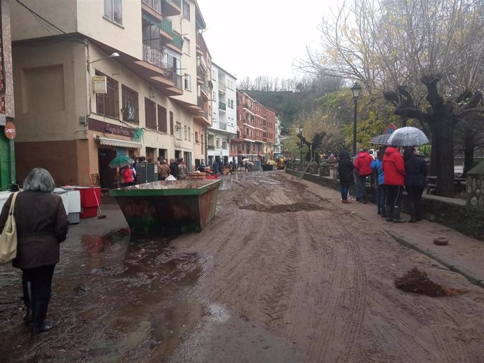 Efectos de las inundaciones provocadas por el temporal Elsa en Navaconcejo.