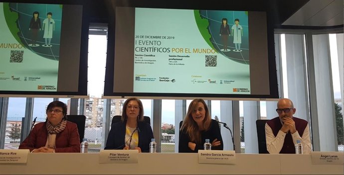 La consejera de Sanidad, Pilar Ventura, la directora gerente del Instituto Aragonés de Ciencias de la Salud, Sandra García, el director científico del IIS Aragón, Ángel Lanas, y la vicerrectora de Política Científica de la Universidad de Zaragoza, Blanca