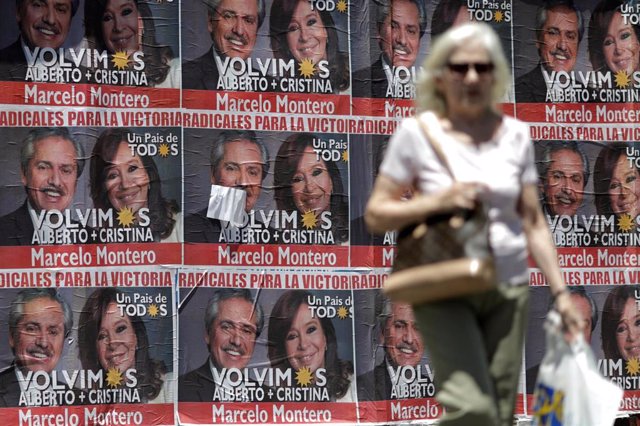Carteles electorales de Alberto Fernández y Cristina Fernández