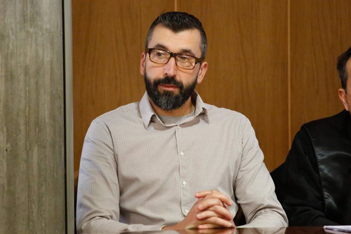 AV.- El jurado declara por unanimidad culpable al acusado del asesinato de Ana E