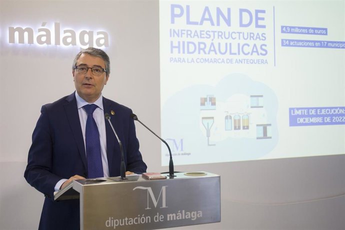 El presidente de la Diputación, Francisco Salado, en rueda de prensa.
