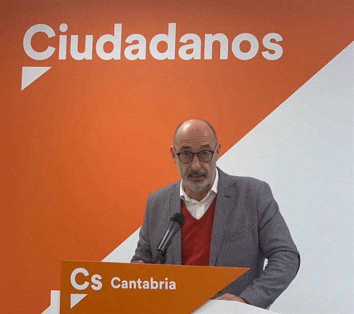 Félix Álvarez anuncia, en rueda de prensa, su dimisión de Cs Cantabria