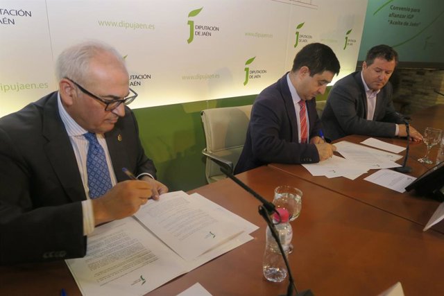 Firma del aceurdo entre Diputación de Jaén y la Federación de Productores de Aceite de Oliva de Jaén sobre la IGP Aceite de Jaén