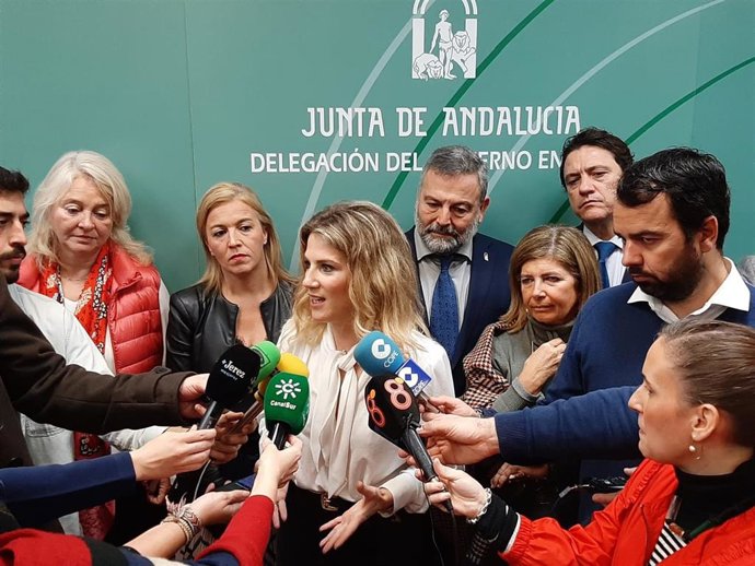 Ana Mestre atiende a los periodistas