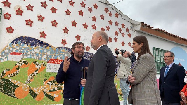 Imbroda en la visita un colegio María O