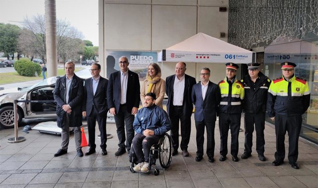 Enrique Santiago (Telefónica), Juli Gendrau (SCT), l'alcaldessa Mireia Ingla, Sergi Loughney (Fundació Abertis) i Javier Meléndez (Yelmo Cinemes) presenten la campanya contra l'ús del mòbil al volant a Sant Cugat del Vallès (Barcelona).