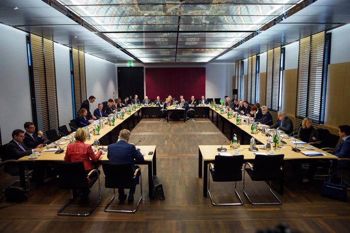 18 December 2019, Berlin: Members of the Mediation Committee of the German Bundesrat sit together at a meeting room prior to the start of deliberations on the German government's climate package. Photo: Gregor Fischer/dpa