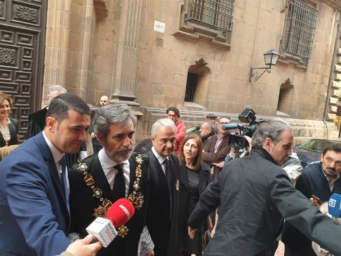 El presidente del Tribunal Supremo de España y del Consejo General del Poder Judicial, Carlos Lesmes, a su llegada al Tribunal Superior de Justicia de Asturias