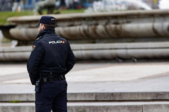 Un agente de la Policía Nacional.