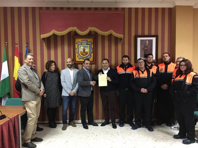 Entrega del certificado del Plan de Emergencia Municipal a El Palmar de Troya