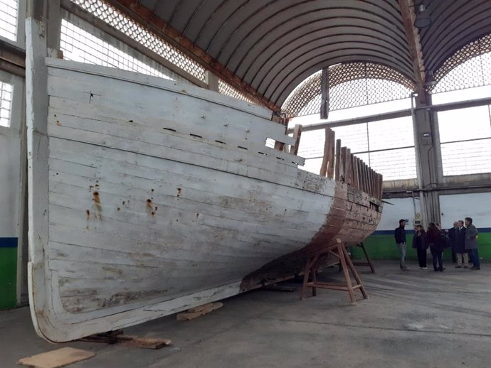 La embarcación Valldemosa en fase de restauración.