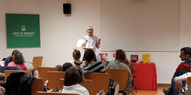 Celebración de un taller con motivo del Día de la Lectura de Andalucía.