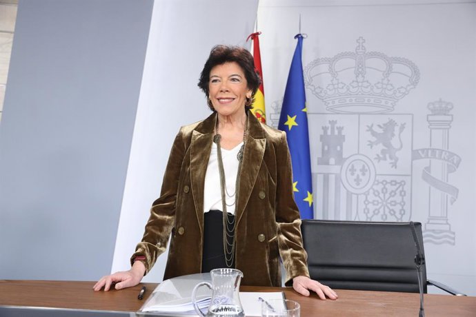 La portaveu, i ministra d'Educació funcionis, Isabel Celaá, en finalitzar la roda de premsa després del Consell de Ministres en La Moncloa, Madrid (Espanya), 20 de desembre del 2019.