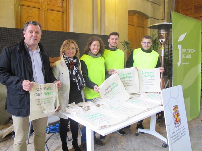 Jaén.- MásJaén.- Una campaña fomenta el uso de bolsas sostenibles cambiando las 