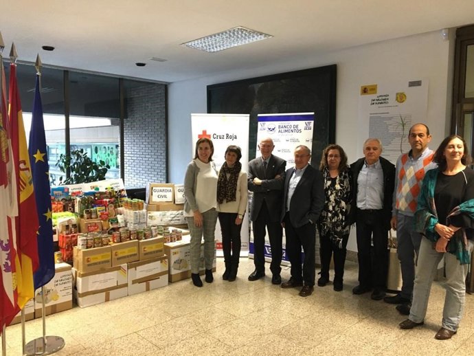 La Administración del Estado recoge 3,6 toneladas de productos para el Banco de 
