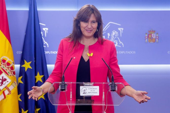 La portavoz del Grupo Junts per Catalunya en el Congreso de los Diputados, Laura Borrs, ofrece una rueda de prensa en el Congreso