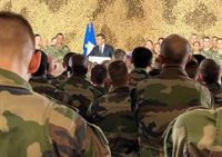 Macron visita al contingente francés de la "indispensable" operación contra el terrorismo en el Sahel