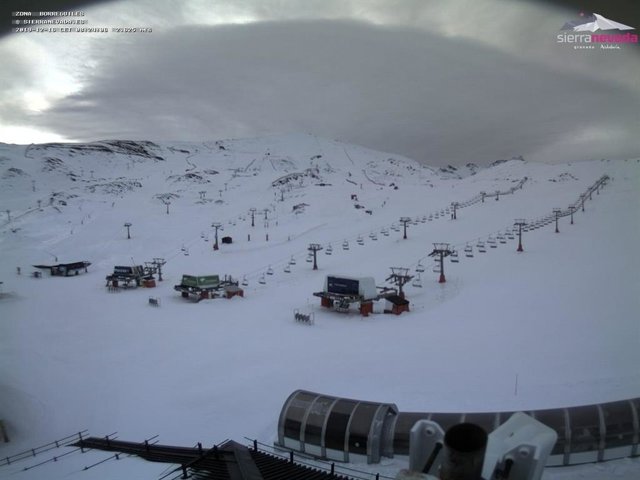 Imagen de la zona de Borreguiles, en Sierra Nevada, este lunes, en la que se han alcanzado rachas de viento de 100 kilómetros por hora