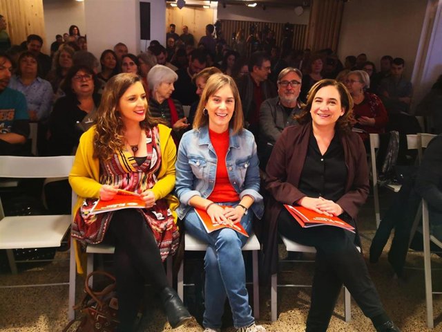 Candela López, Jéssica Albiach y Ada Colau en el Consell Nacional de los comuns.