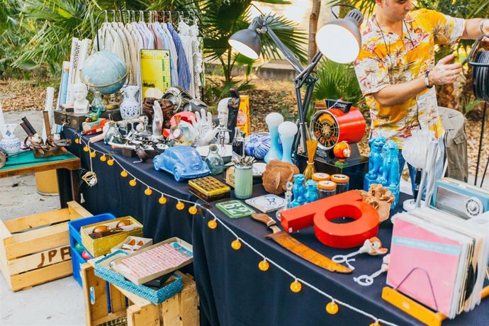 Un puesto en el rastro de La Térmica.