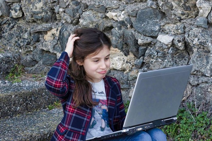 Un contrato entre padres e hijos para establecer unas normas de buen uso antes d