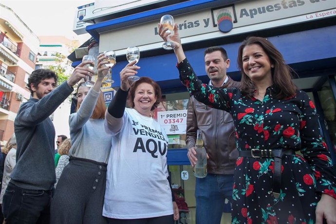 El 3.347, el "Gordo" del Sorteo de Navidad 2018, en Sevilla. Administración Numancia. 