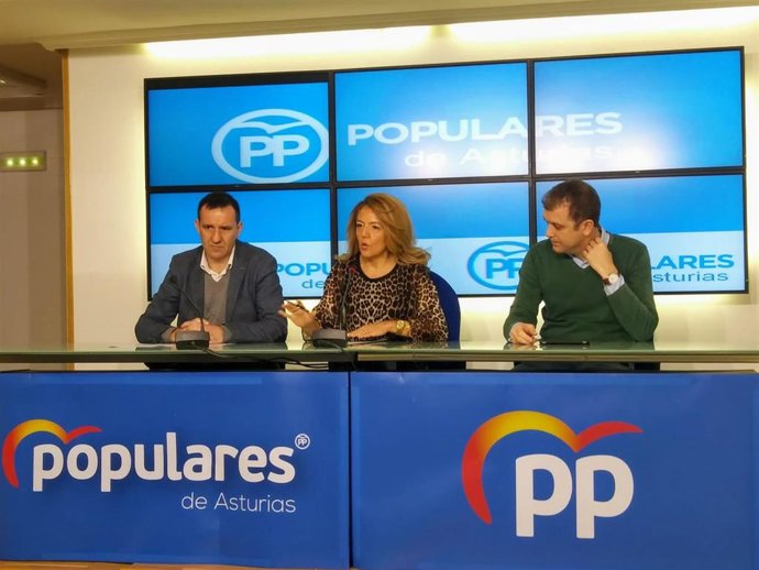 Teresa Mallada en el centro.