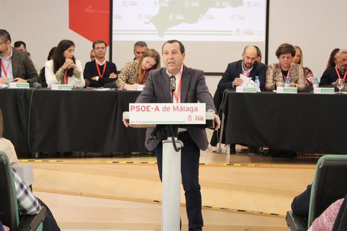 El secretario general del PSOE provincial y parlamentario andaluz, José Luis Ruiz Espejo, interviene en la celebración del Comité provincial de los socialistas malagueños.