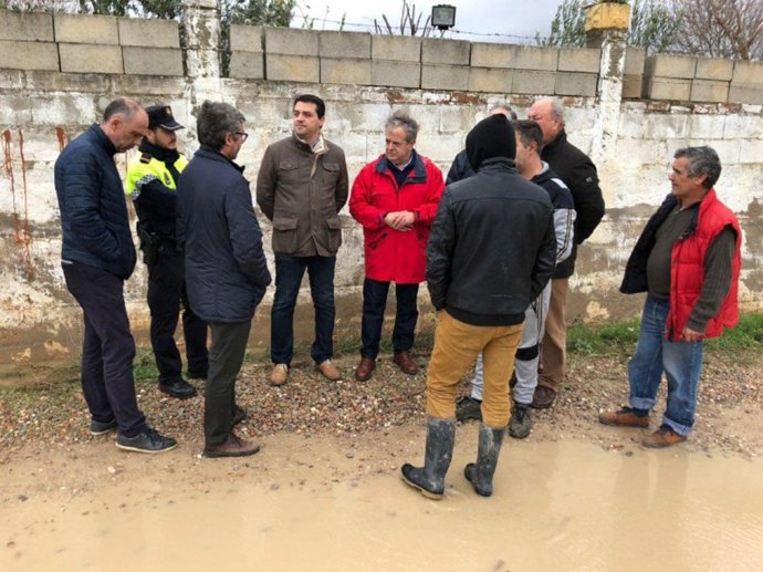 El alcalde de Córdoba visita Guadalvalle y Altea para analizar la incidencia del temporal