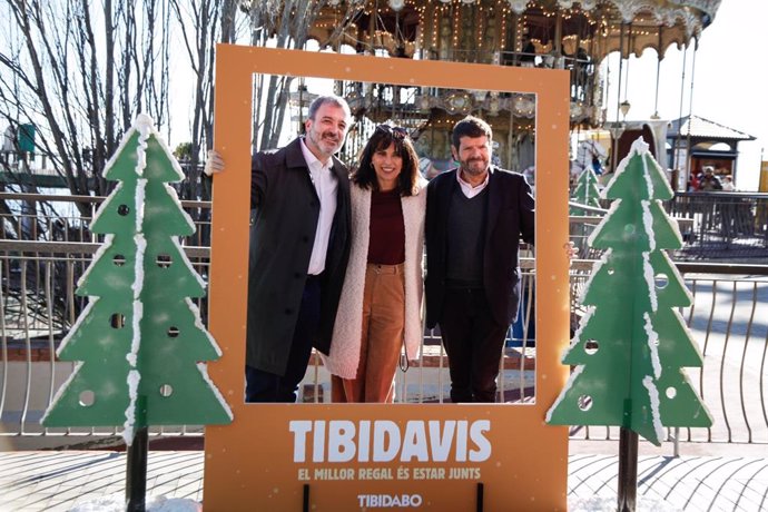 El tinent d'alcalde de Barcelona, Jaume Collboni, i el tinent de seguretat, Albert Batlle, participen a la Festa dels avis i les vies del Tibidabo.